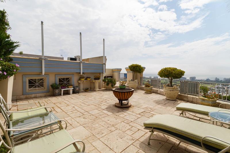 3 Bedroom Property for Sale in Green Point Western Cape